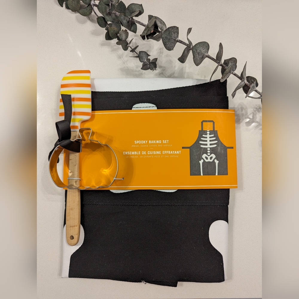 BNWT Halloween baking set indigo